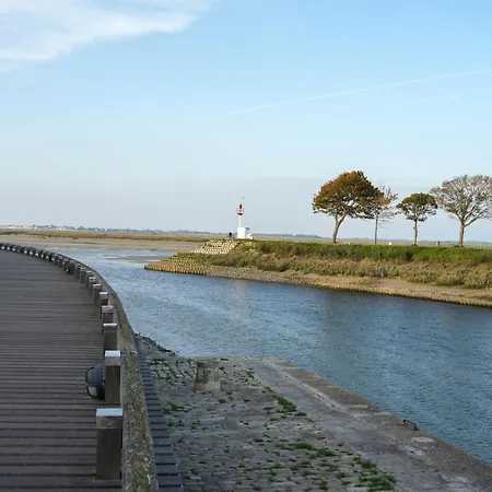 Holiday home Maison 4 A 7 Pers Jardin Et Garage Face Baie Saint-Valery-sur-Somme